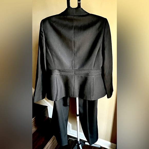 Evan Picone Black Pantsuit - Picture 3 of 4